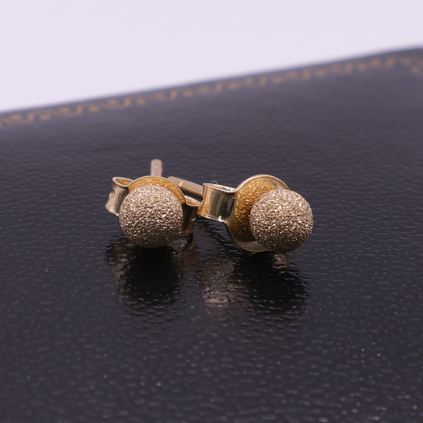 18ct Yellow Gold Textured Ball Stud Earrings