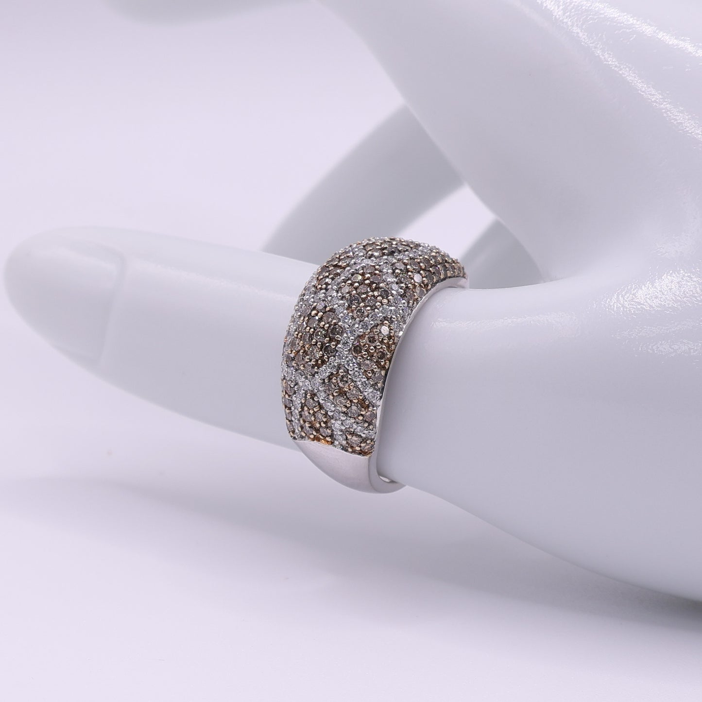 Second Hand 18K White Gold Diamond Pavé Band Ring