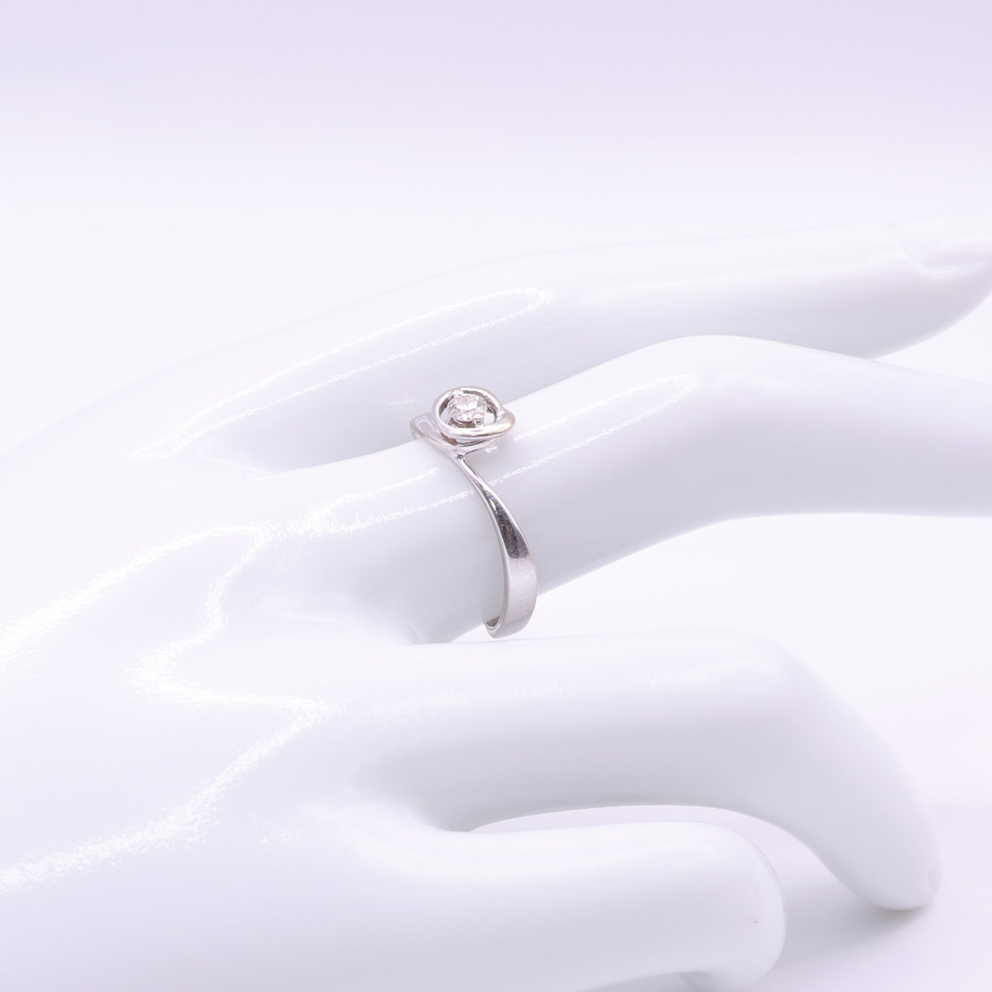 Second Hand DonnaOro 18ct White Gold Diamond Solitaire Ring