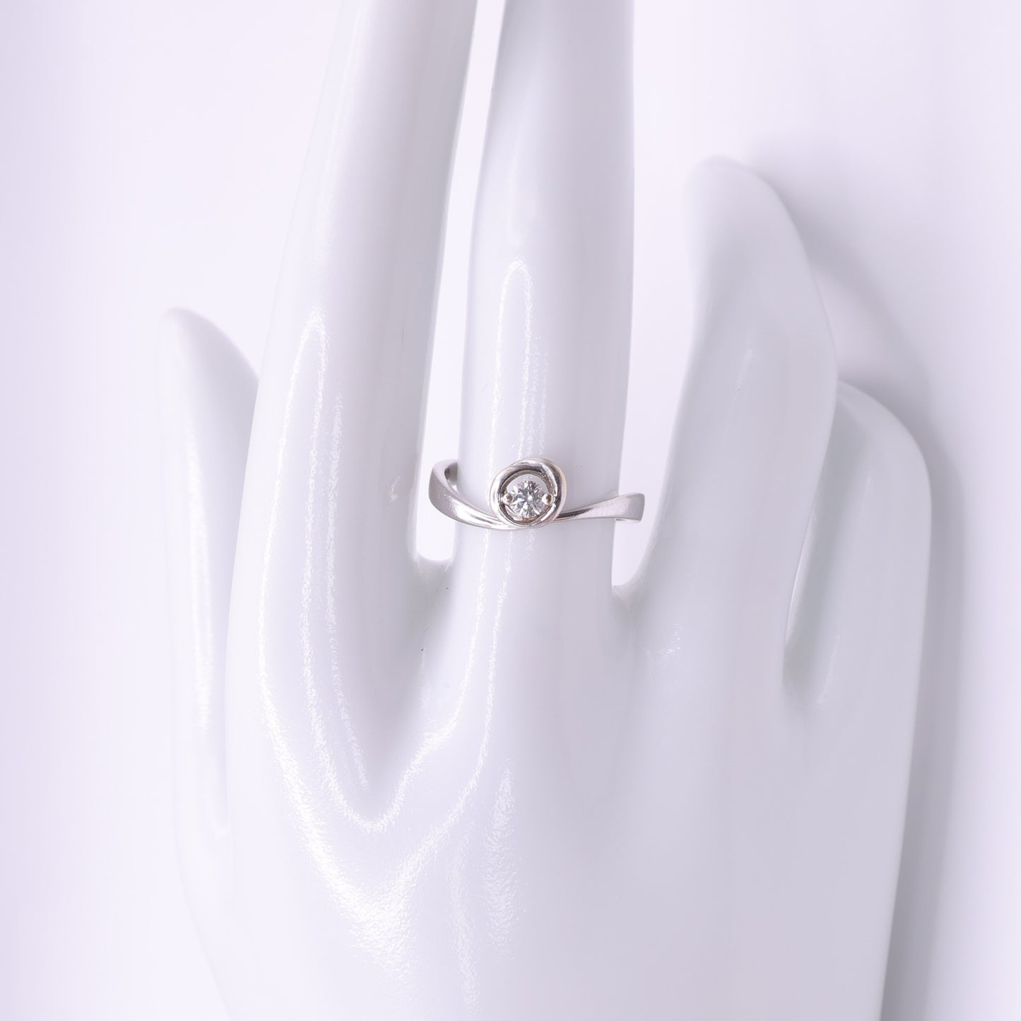 Second Hand DonnaOro 18ct White Gold Diamond Solitaire Ring