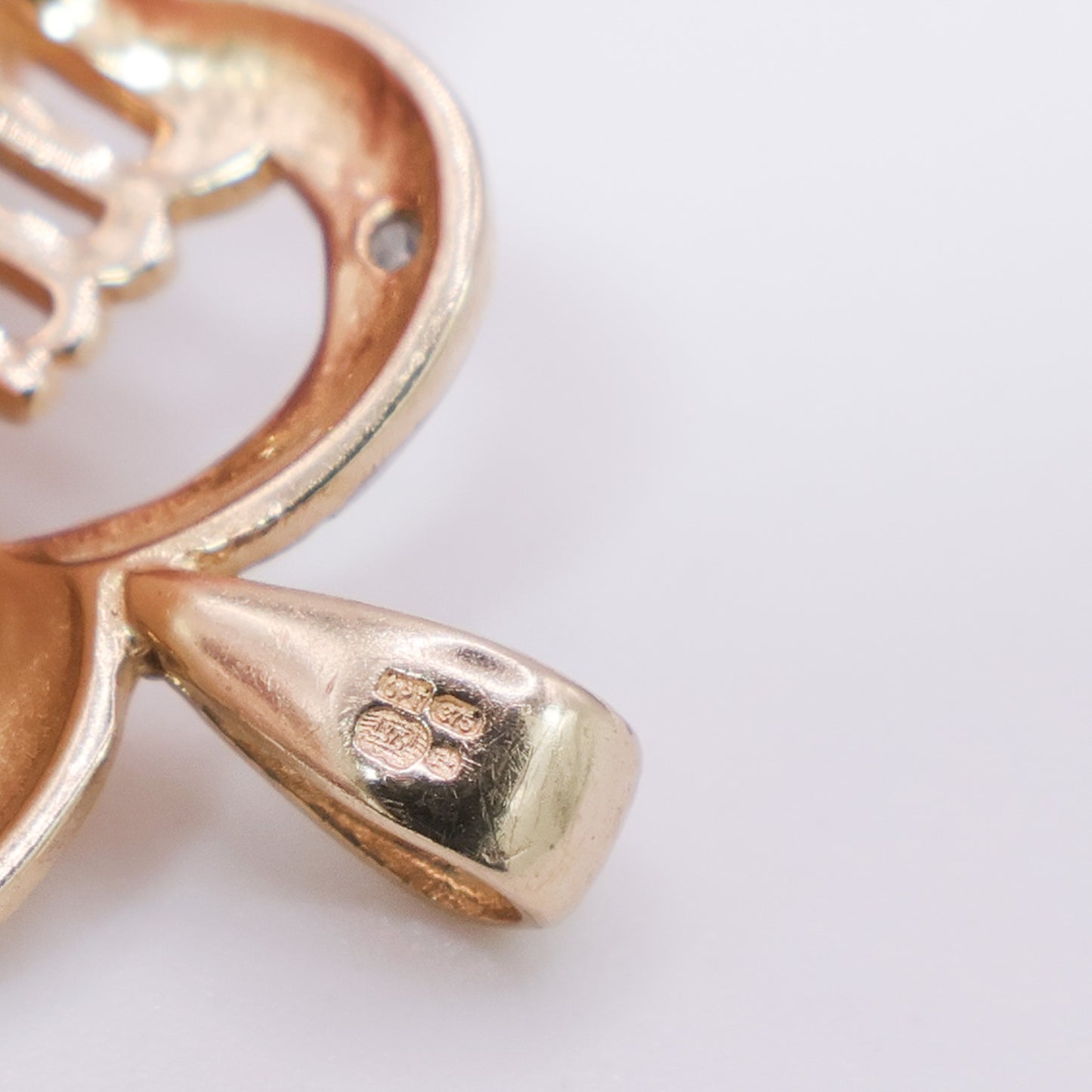 Second Hand 9ct Yellow Gold Mum Pendant