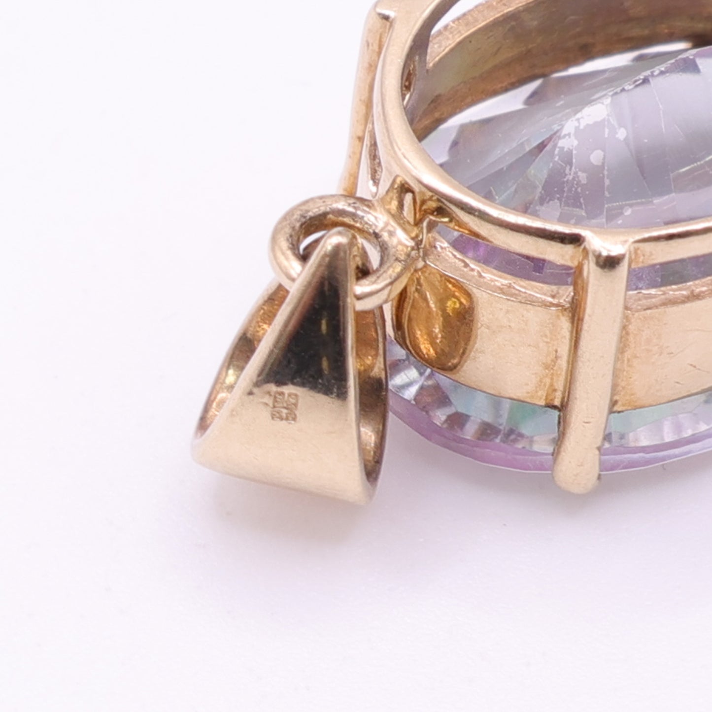 Second-Hand 9ct Yellow Gold Iridescent Oval Gemstone Pendant