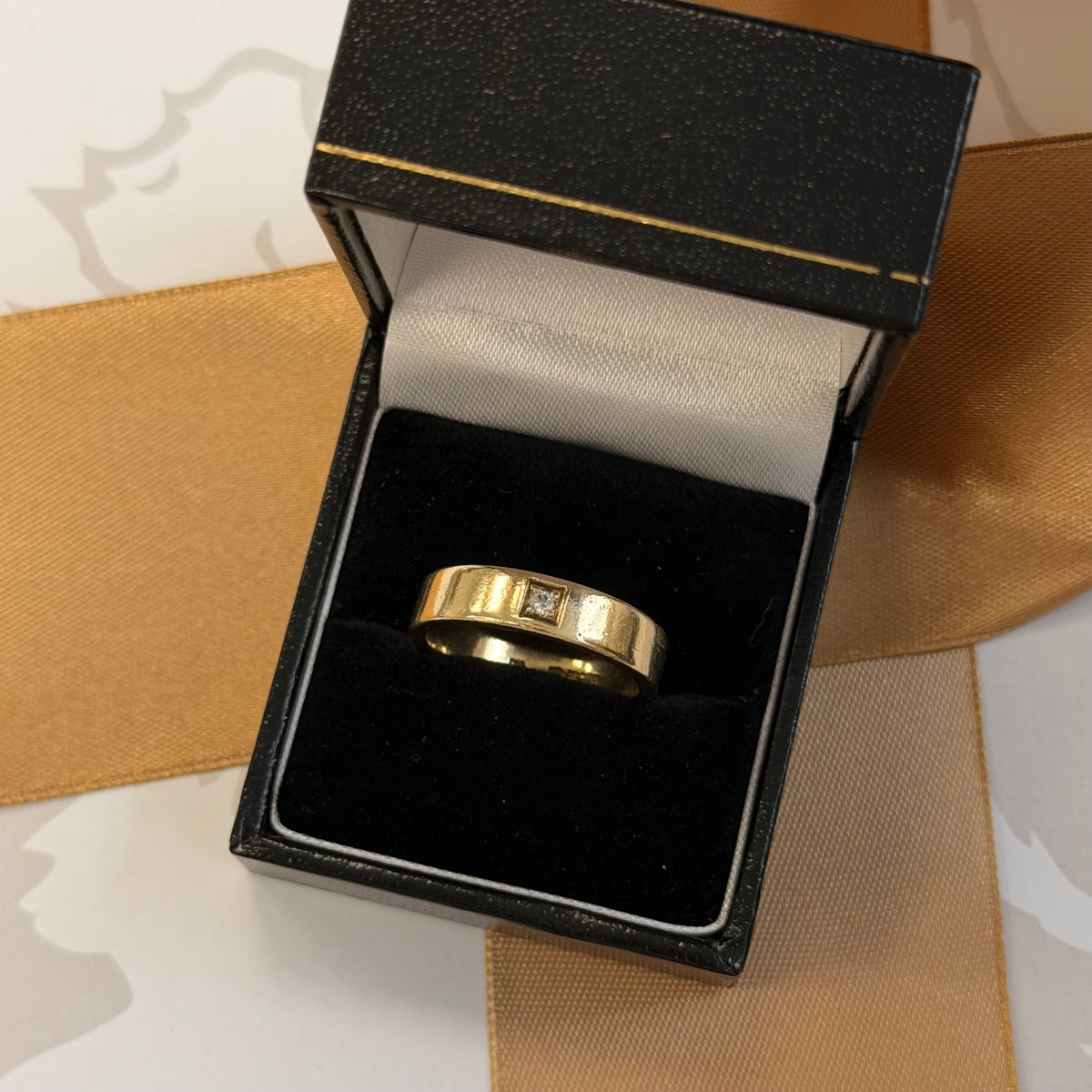 9ct Yellow Gold Diamond Band Ring