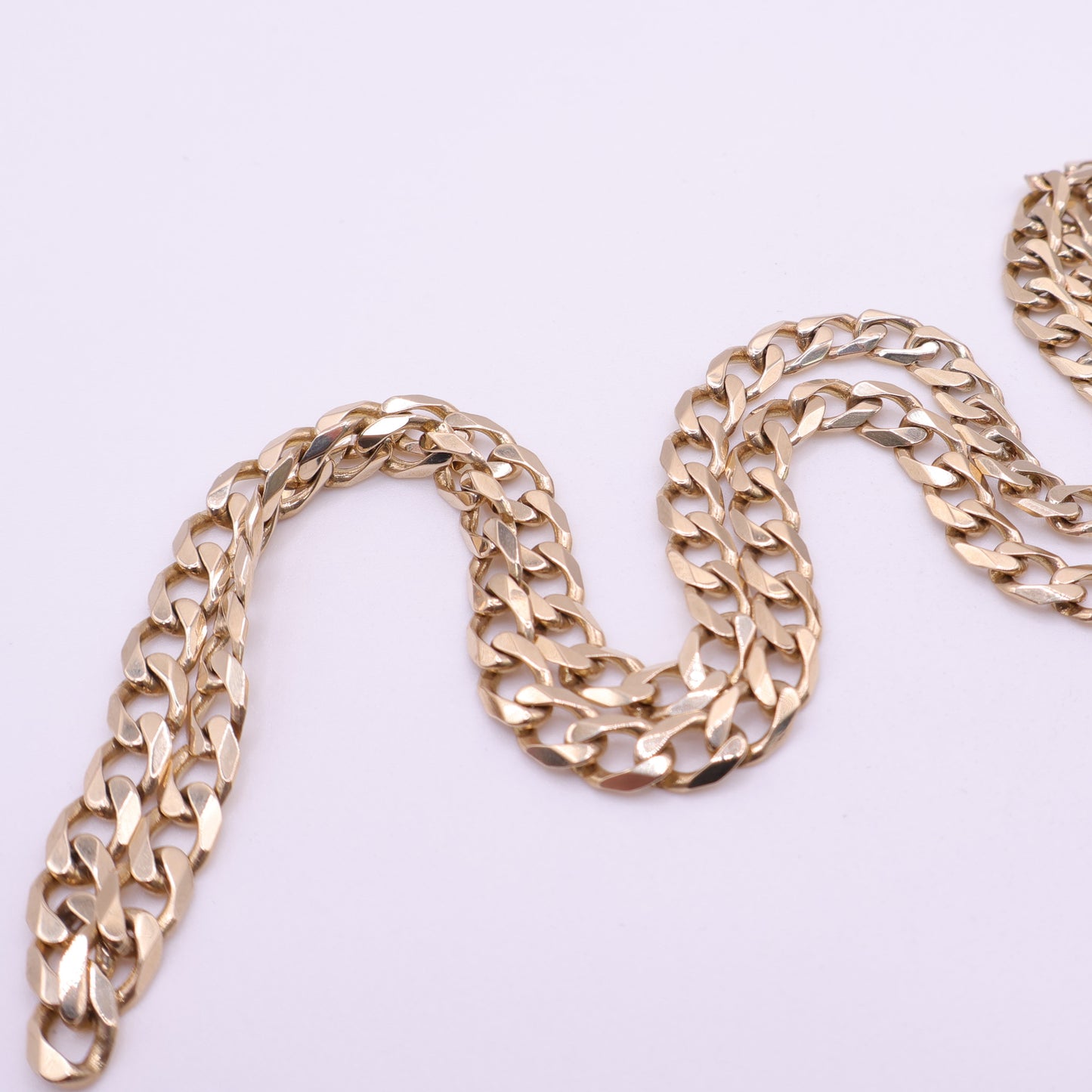Second Hand 9ct Yellow Gold Curb Link Chain Necklace – 22 Inch