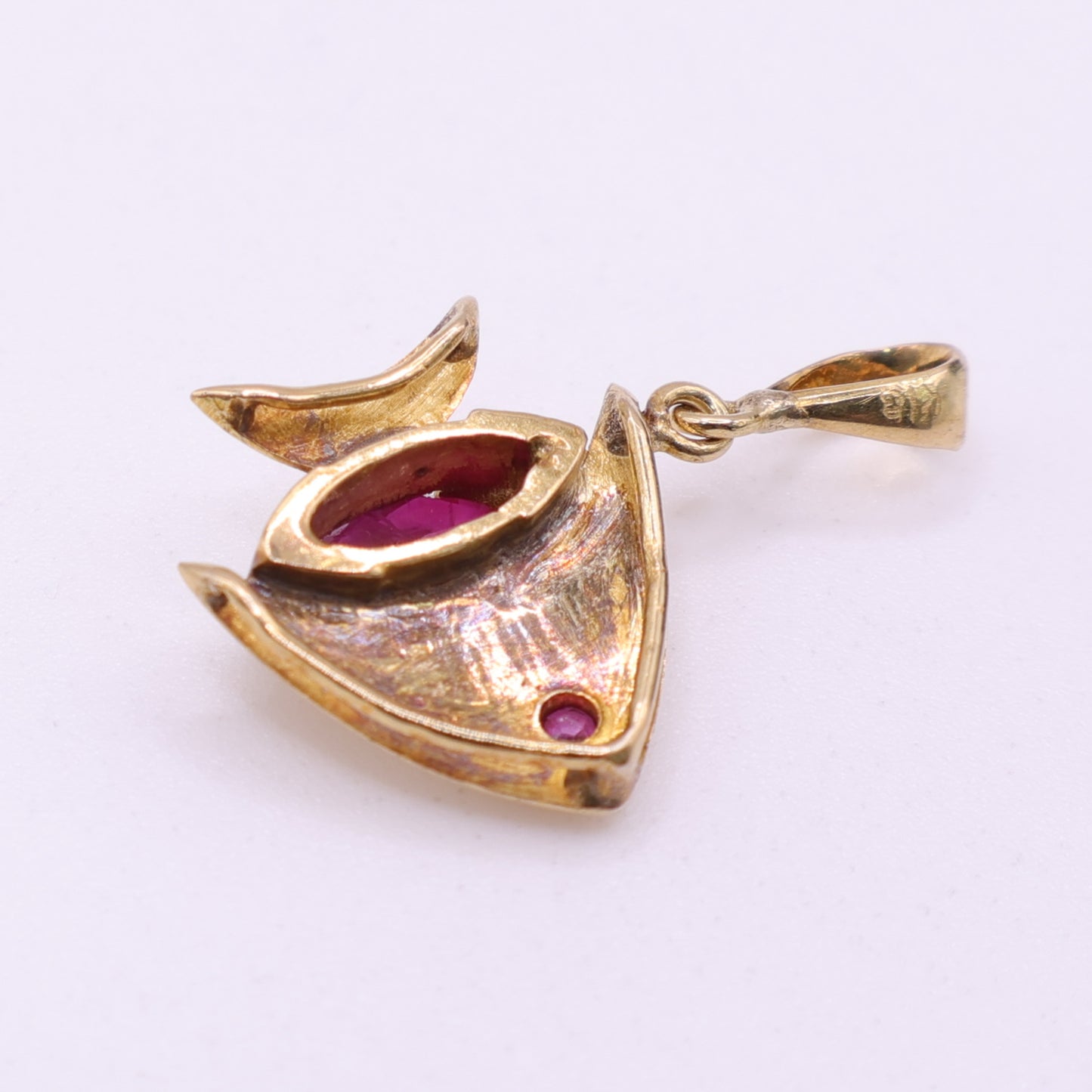 Second-Hand 9ct Yellow Gold Fish Pendant with Pink Stones