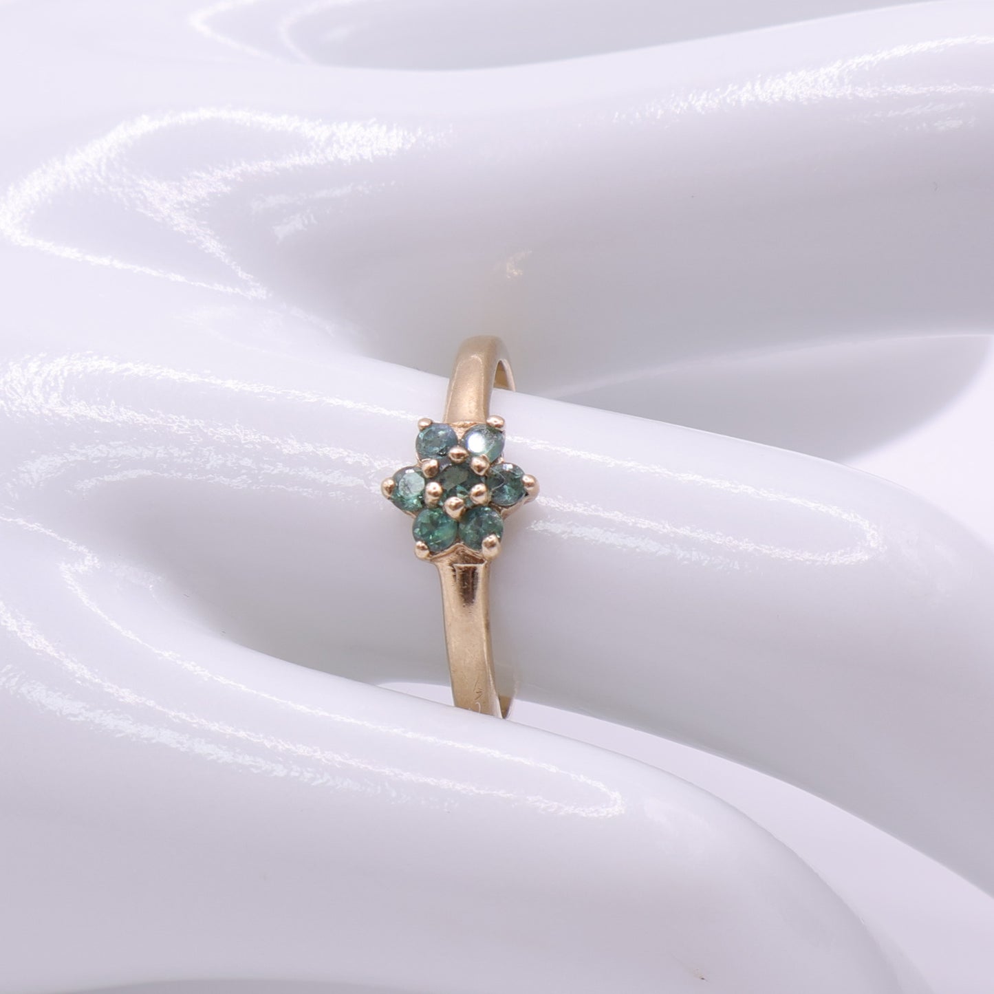 Second-Hand 9ct Yellow Gold Green Stone Cluster Ring