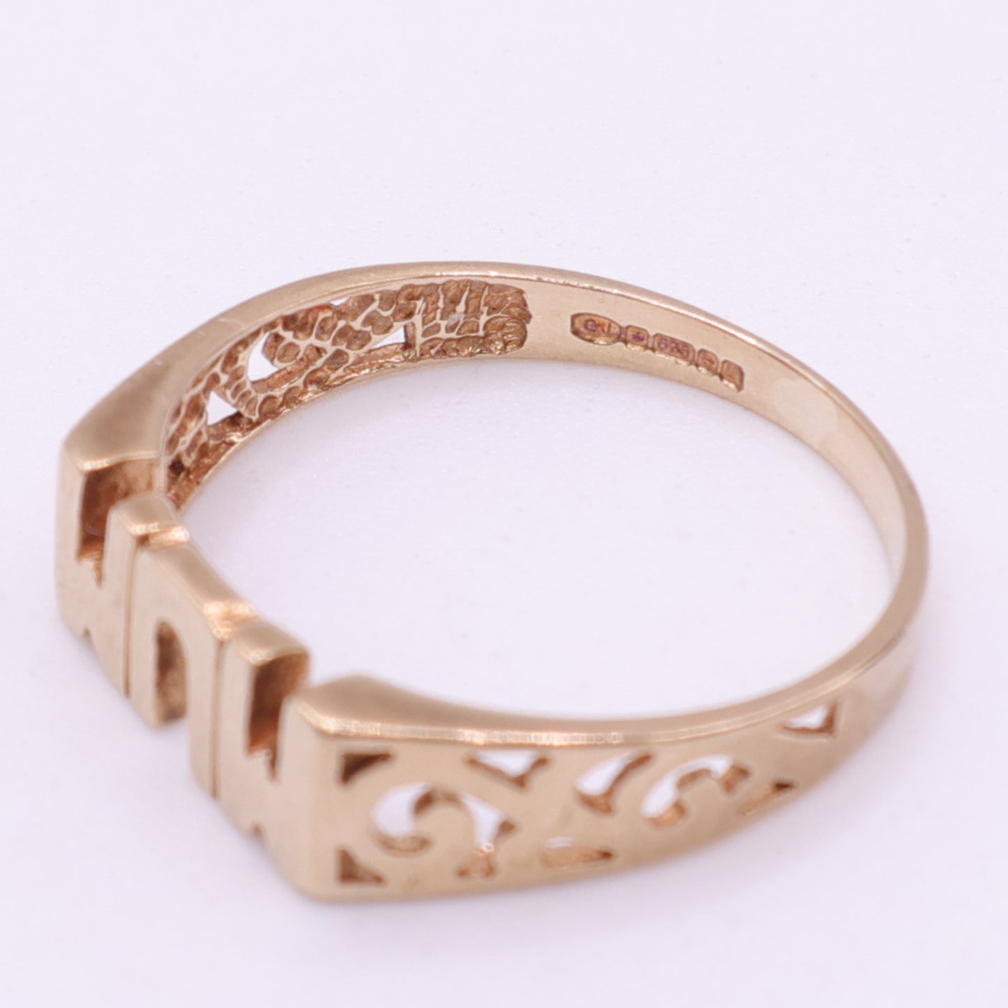 Second-Hand 9ct Yellow Gold ‘MUM’ Cut-Out Ring