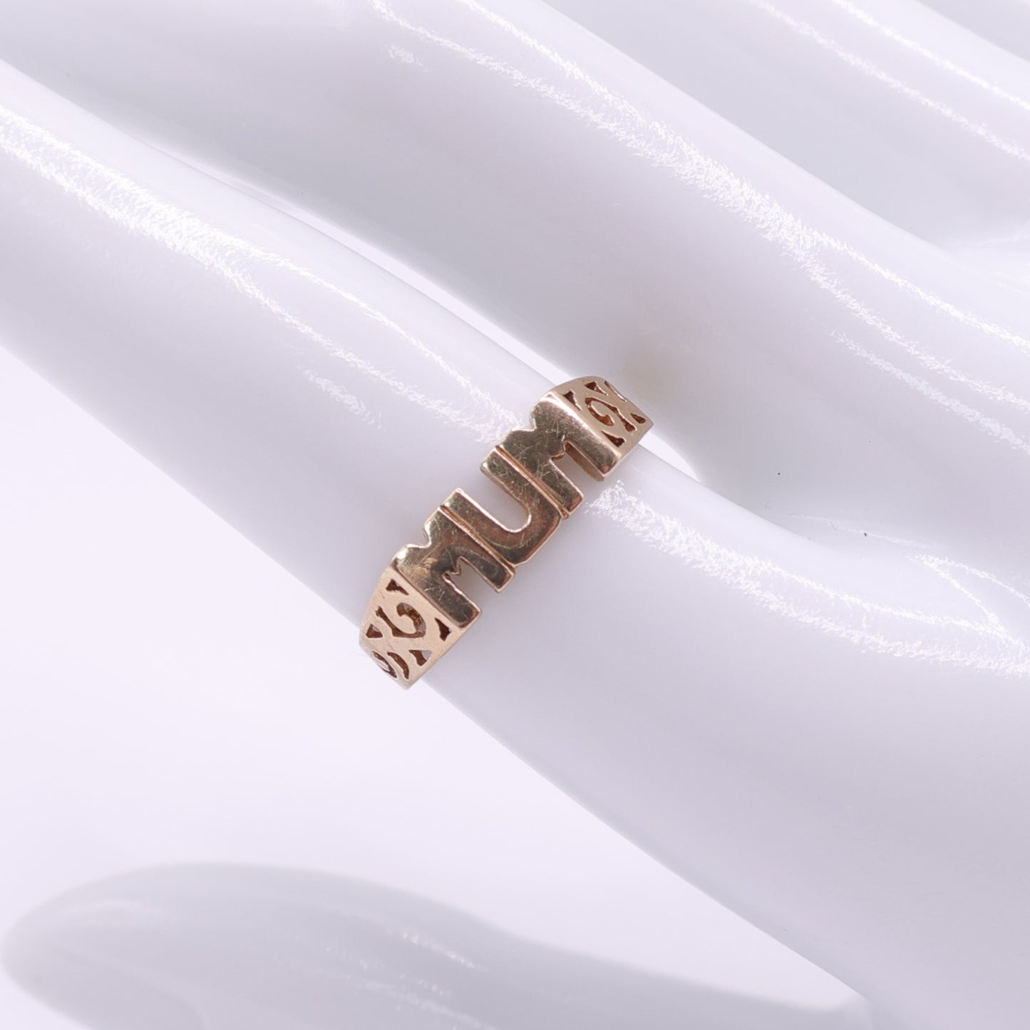 Second-Hand 9ct Yellow Gold ‘MUM’ Cut-Out Ring