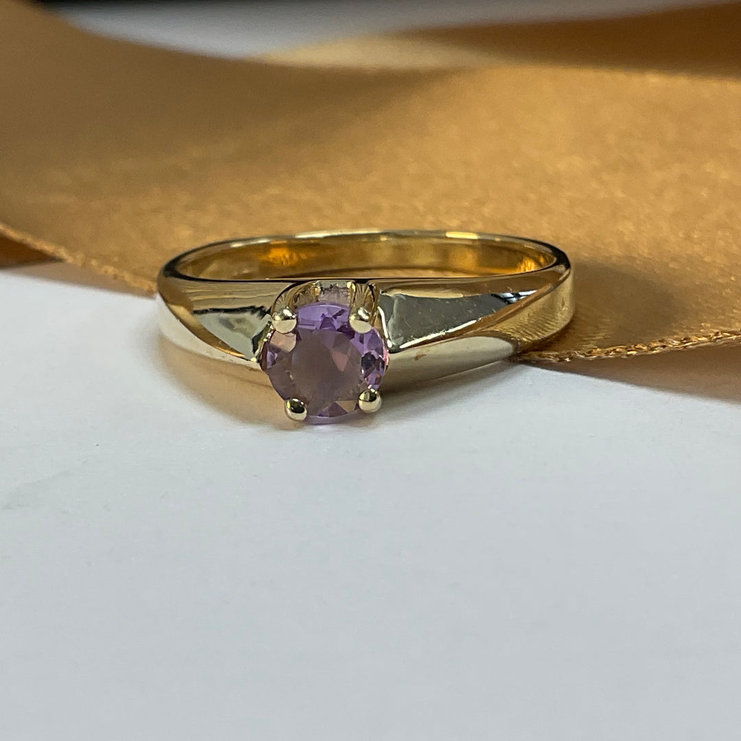 9ct Yellow Gold Pale Amethyst Ring