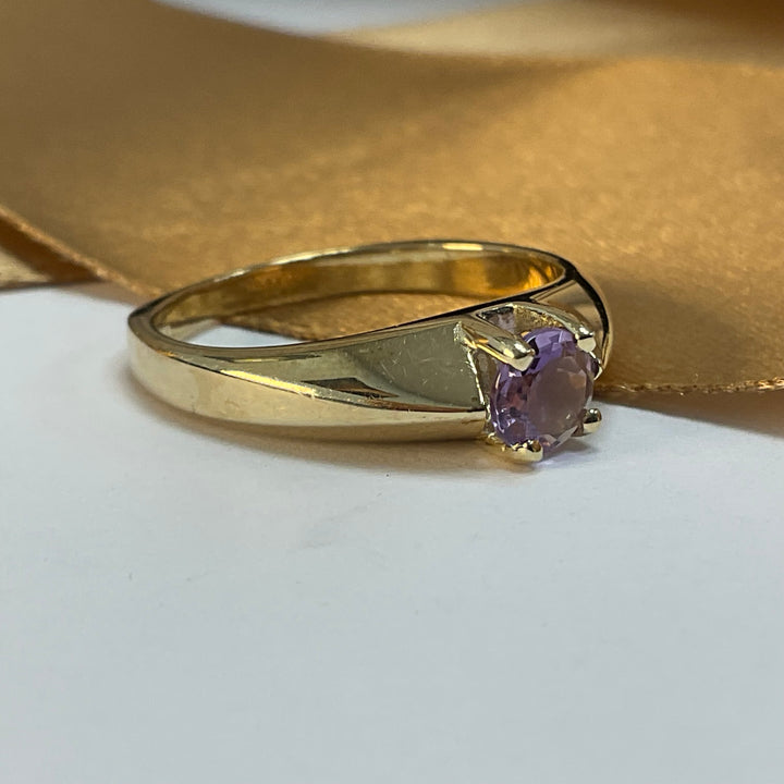 9ct Yellow Gold Pale Amethyst Ring