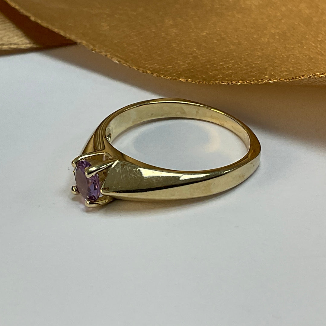 9ct Yellow Gold Pale Amethyst Ring