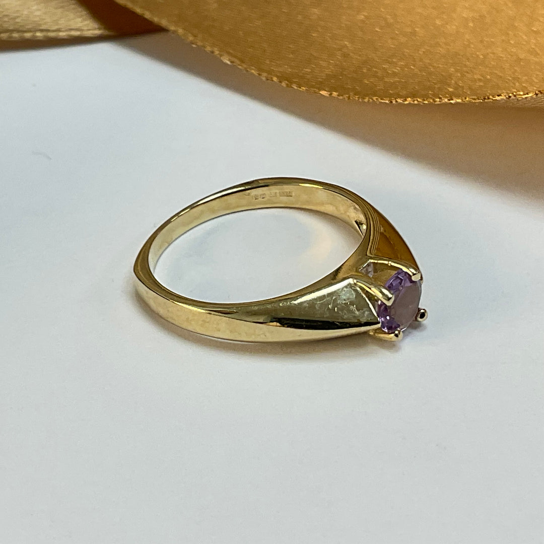 9ct Yellow Gold Pale Amethyst Ring