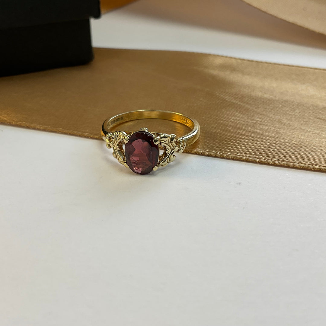 9ct Yellow Gold Garnet Dress Ring