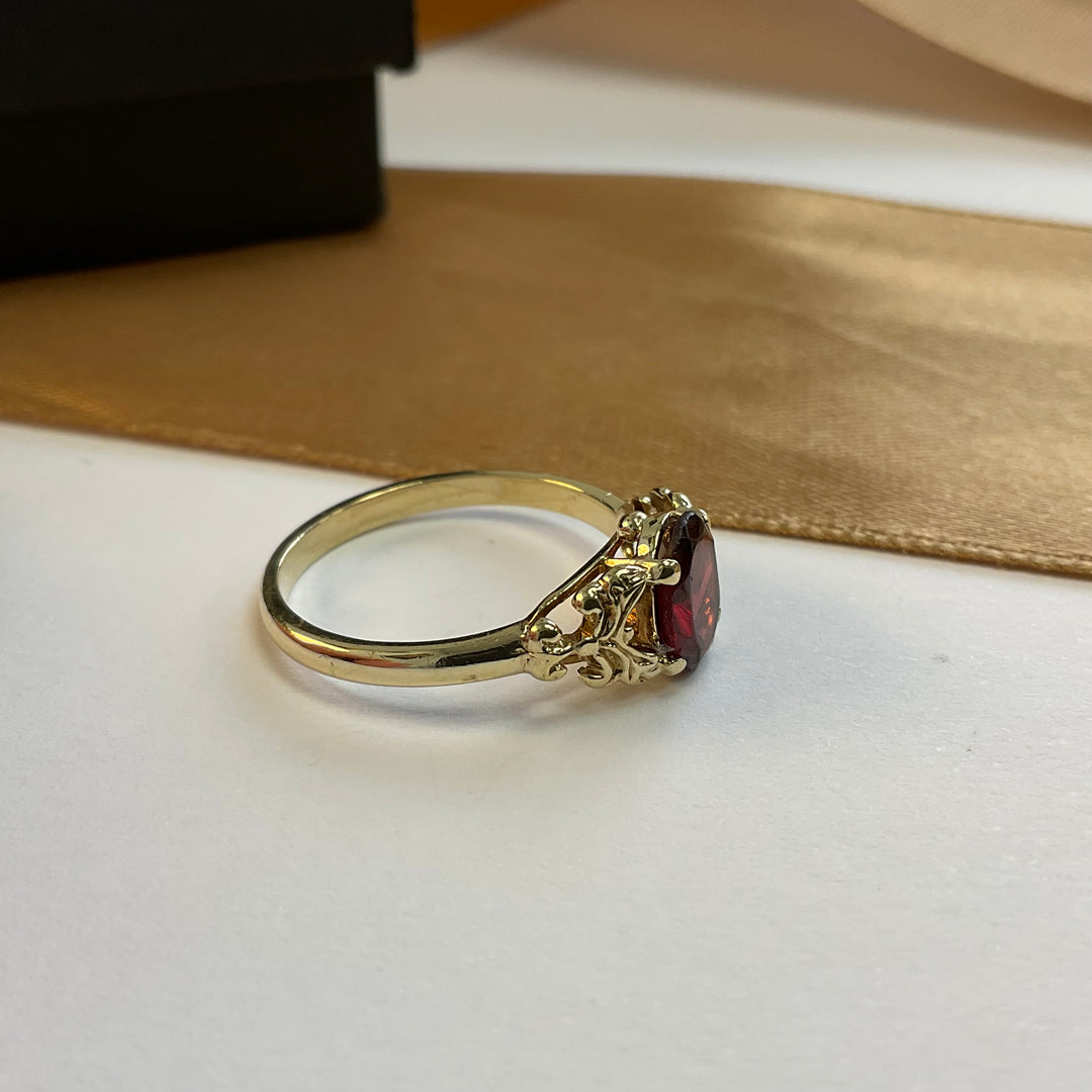 9ct Yellow Gold Garnet Dress Ring