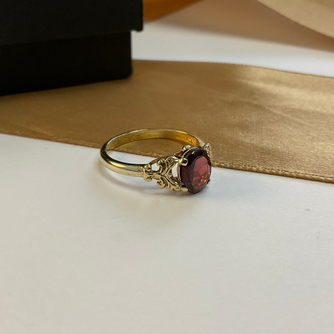 9ct Yellow Gold Garnet Dress Ring