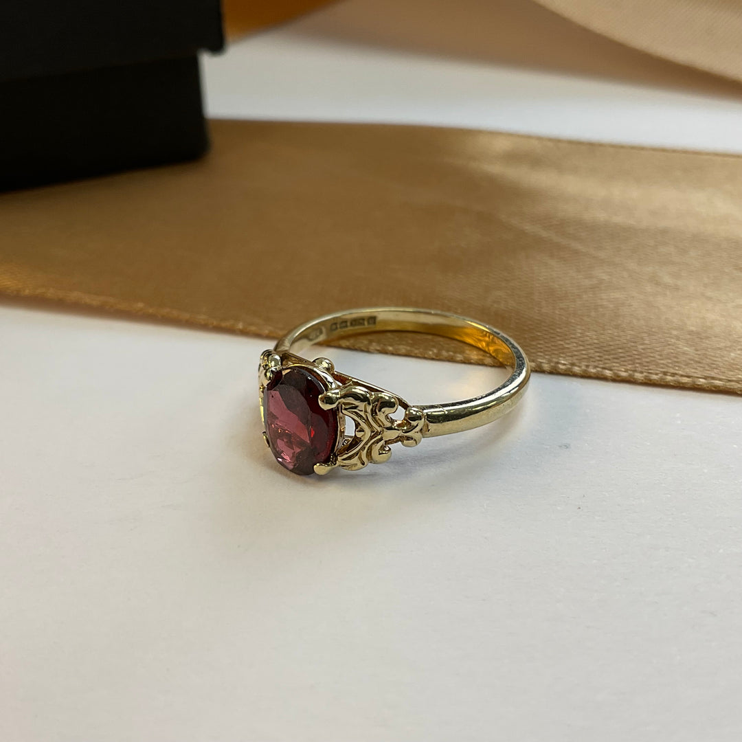 9ct Yellow Gold Garnet Dress Ring