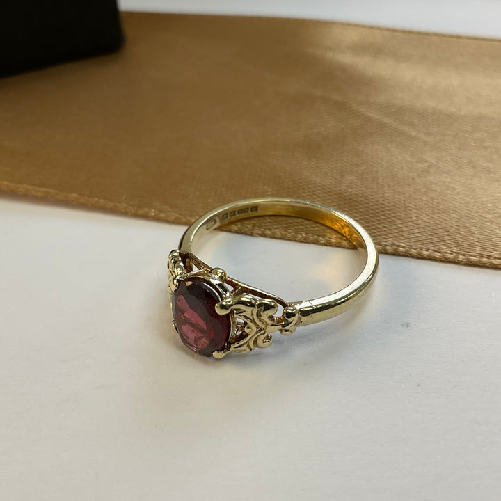 9ct Yellow Gold Garnet Dress Ring