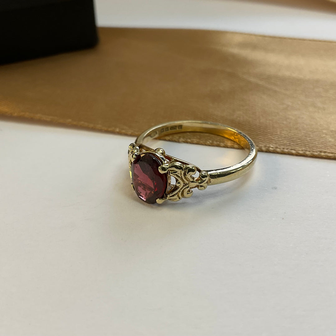 9ct Yellow Gold Garnet Dress Ring