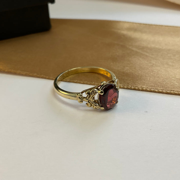 9ct Yellow Gold Garnet Dress Ring