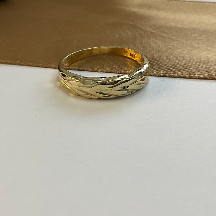 14ct Yellow Gold Engraved Dress Ring