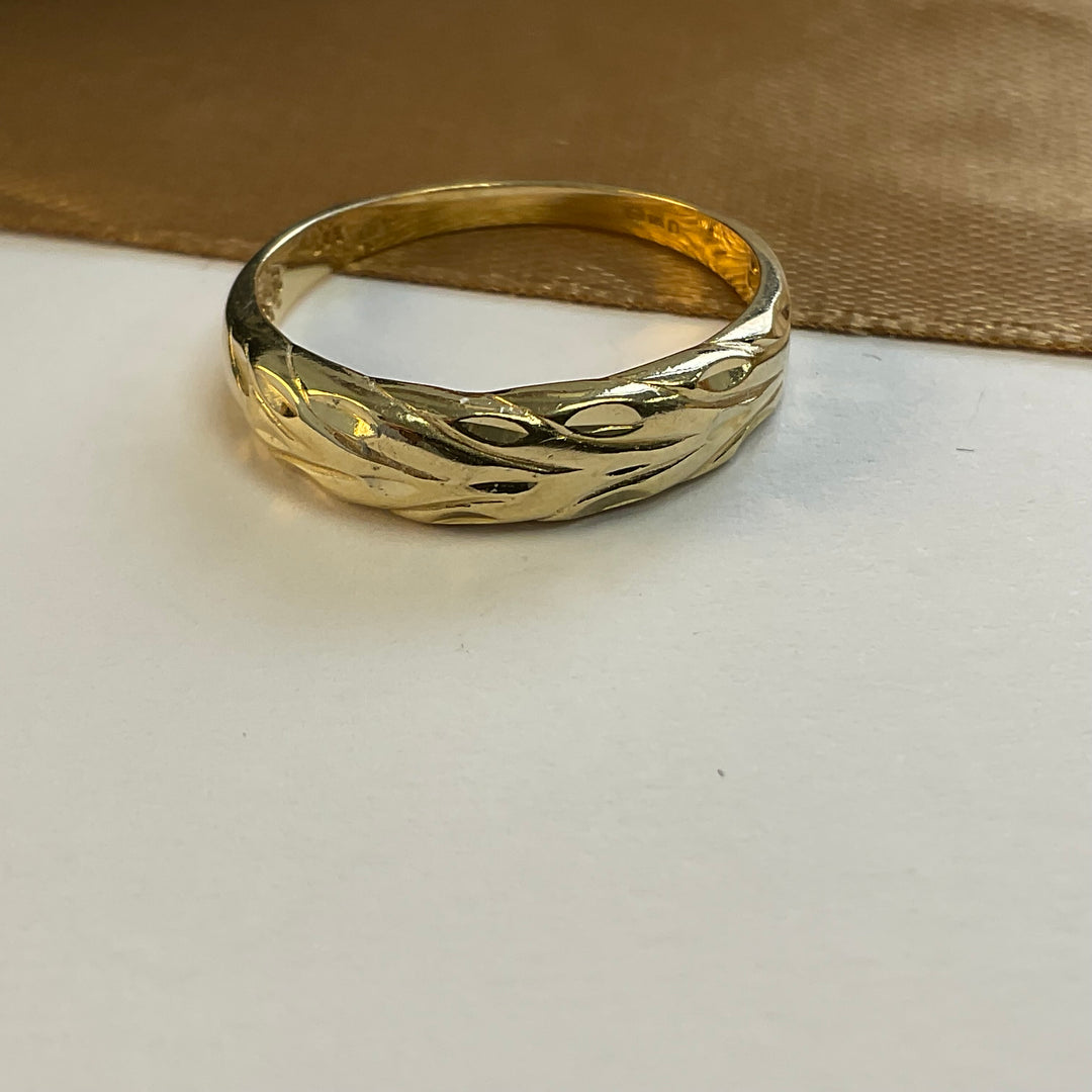 14ct Yellow Gold Engraved Dress Ring