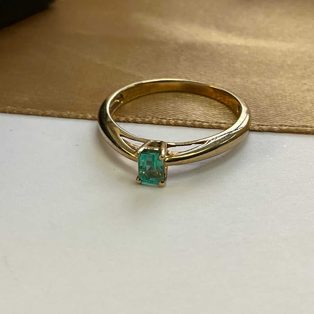 9ct Yellow Gold Emerald Solitaire Ring