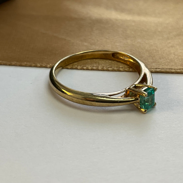 9ct Yellow Gold Emerald Solitaire Ring