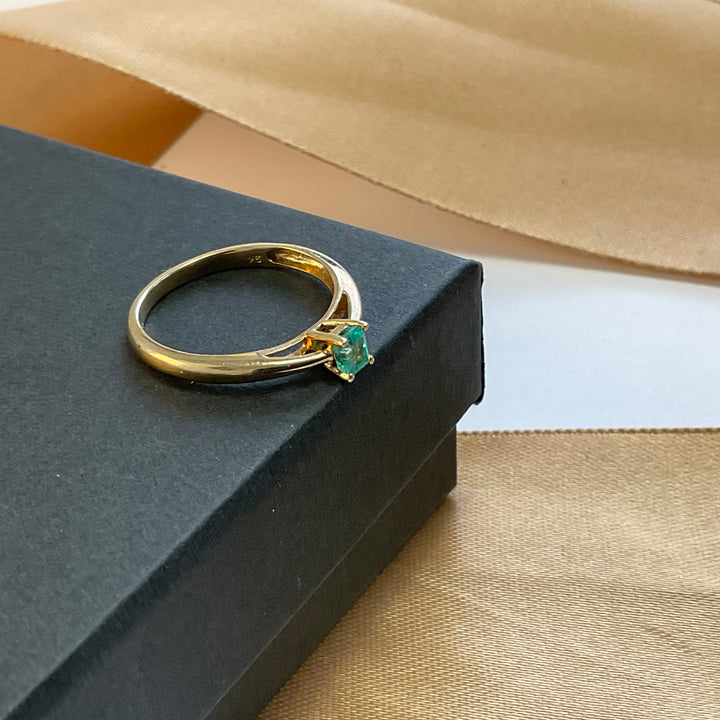 9ct Yellow Gold Emerald Solitaire Ring