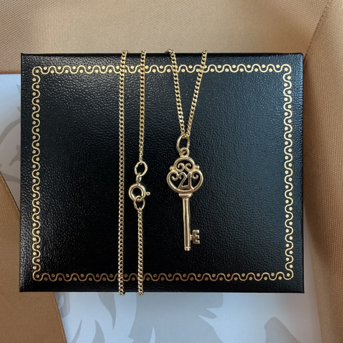 9ct Yellow Gold Ornate Key Pendant & Chain - 18 Inch