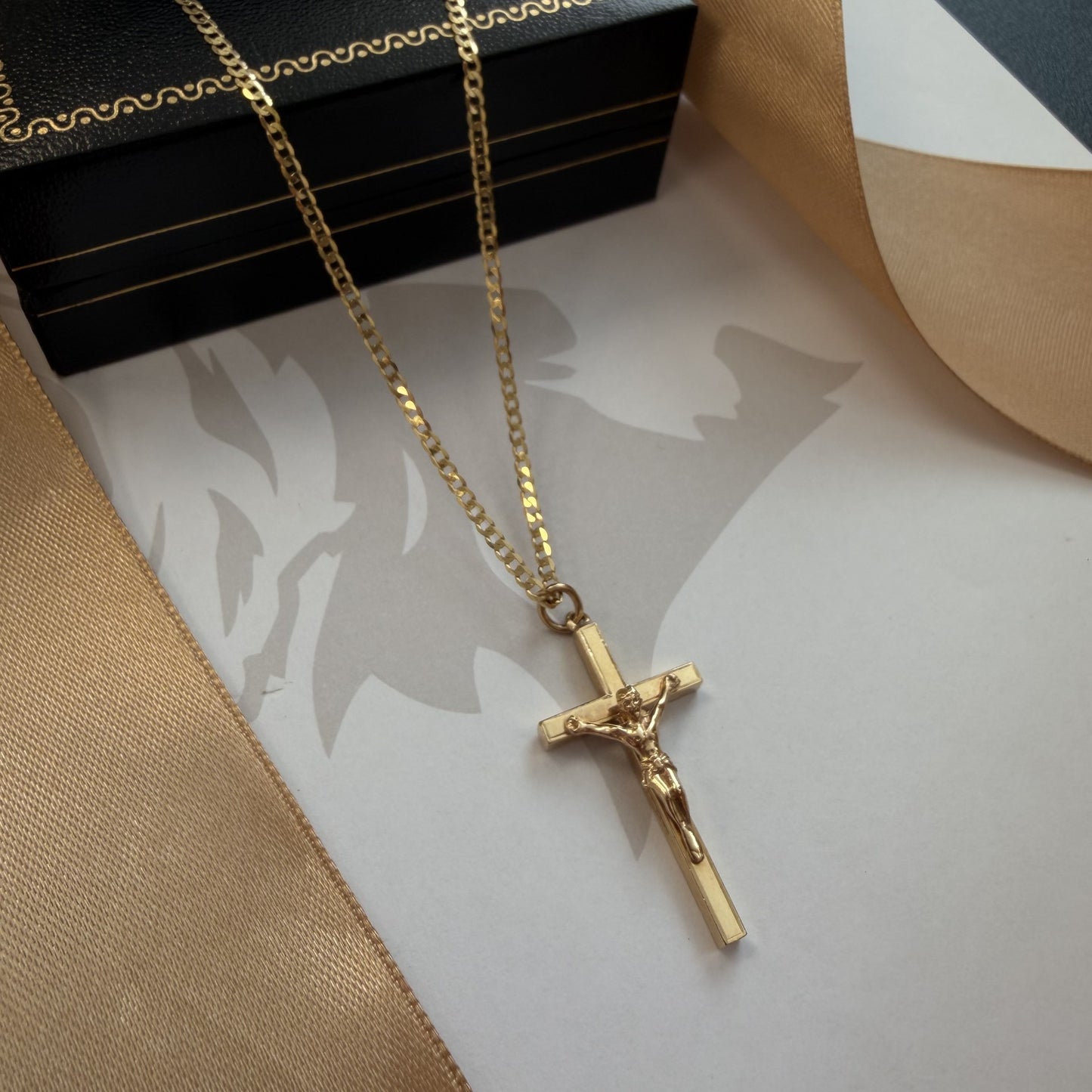 9ct Yellow Gold Crucifix Pendant & Chain - 20 Inch
