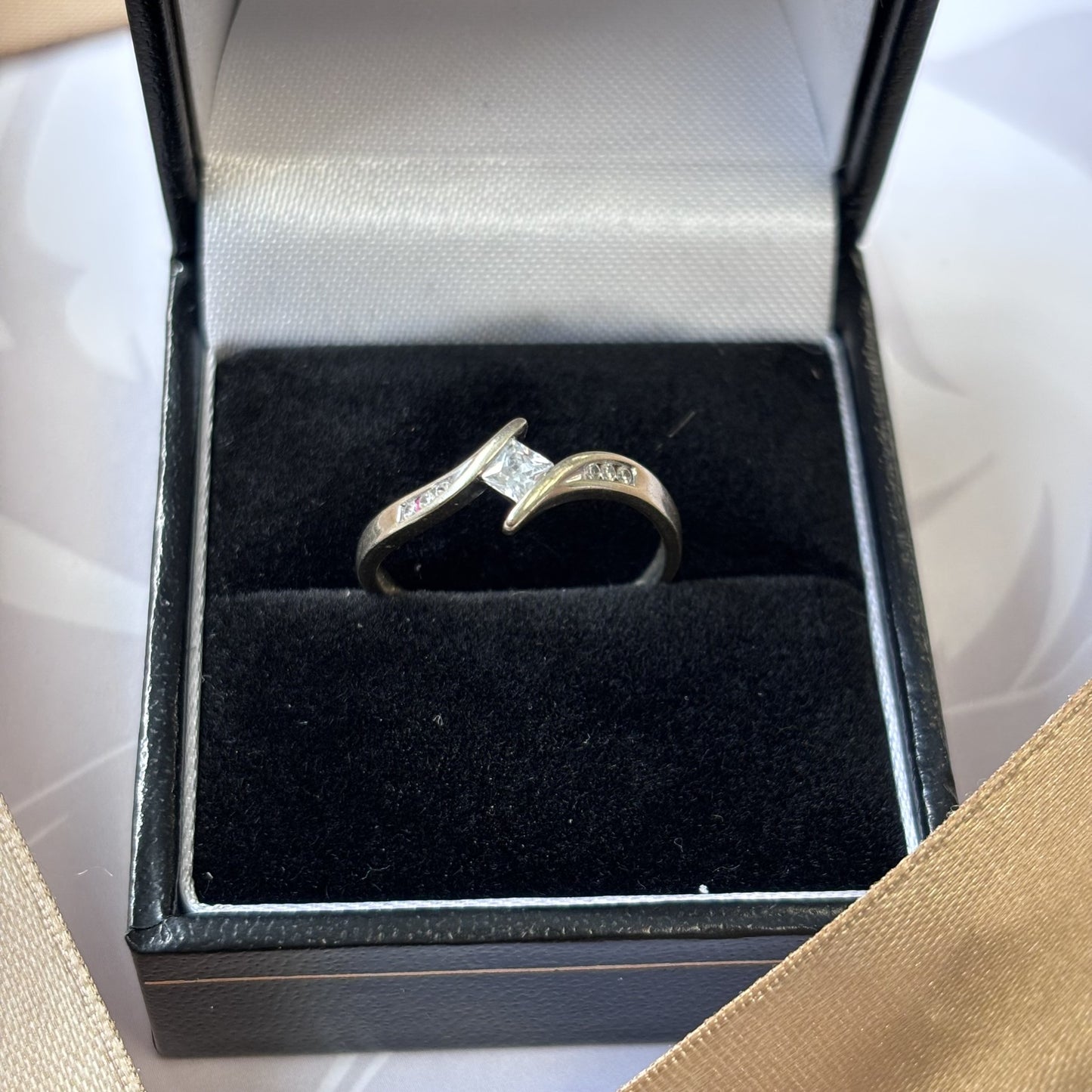 9ct Gold Princess Cubic Zirconia Stone Twist Ring