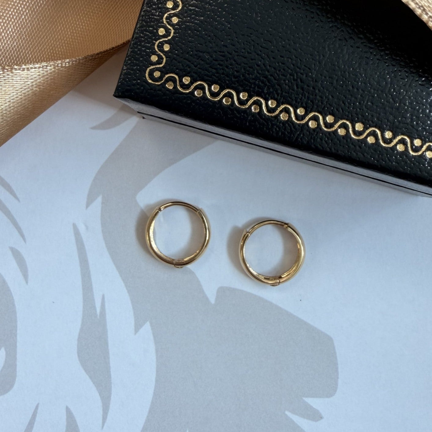 Mejuri 14ct Yellow Gold Sleeper Hoop Earrings