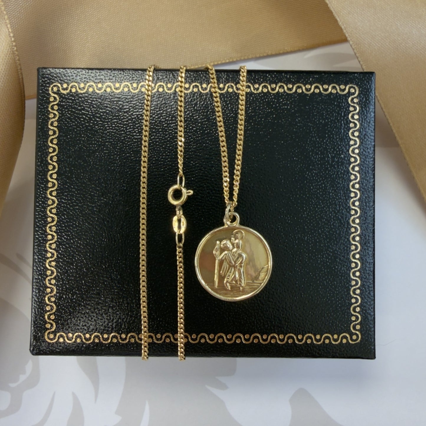 9ct Yellow Gold St Christopher Pendant & Chain - 18 Inch