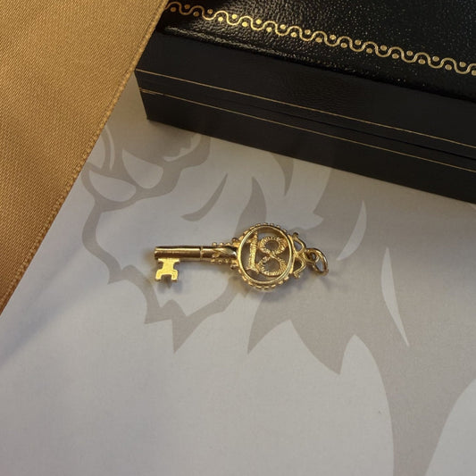 9ct Yellow Gold Vintage Ornate Key Charm Pendant