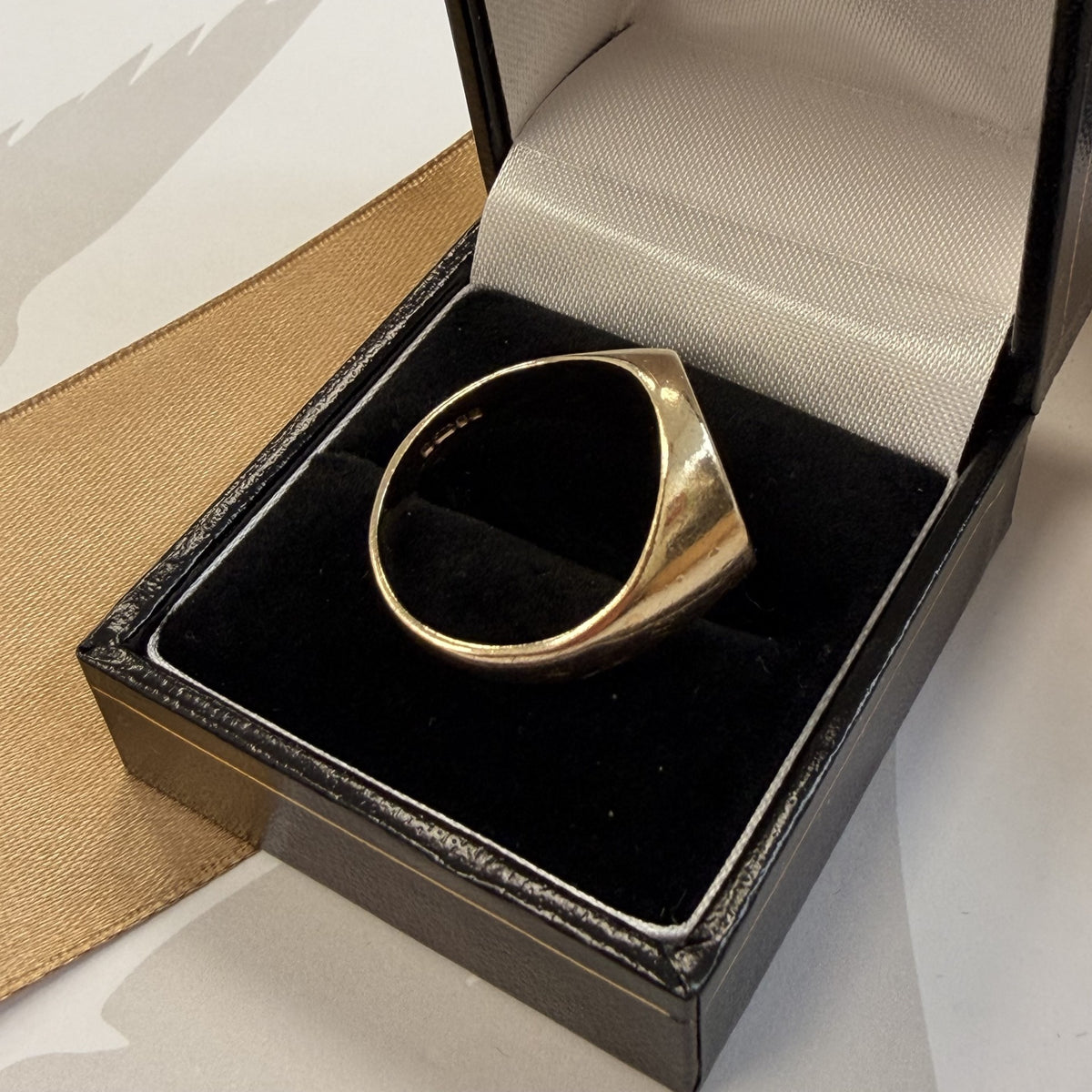 9ct Yellow Gold Oval Signet Ring