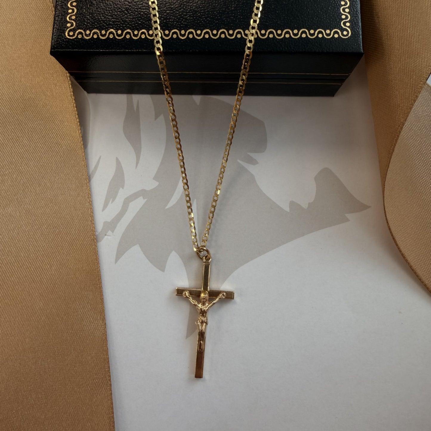 9ct Yellow Gold Crucifix Pendant & Chain - 20 Inch