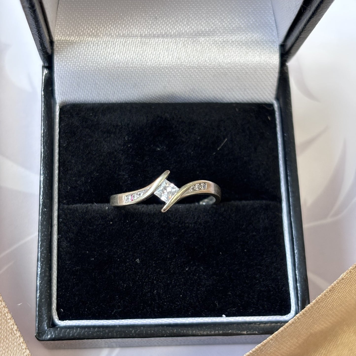 9ct Gold Princess Cubic Zirconia Stone Twist Ring