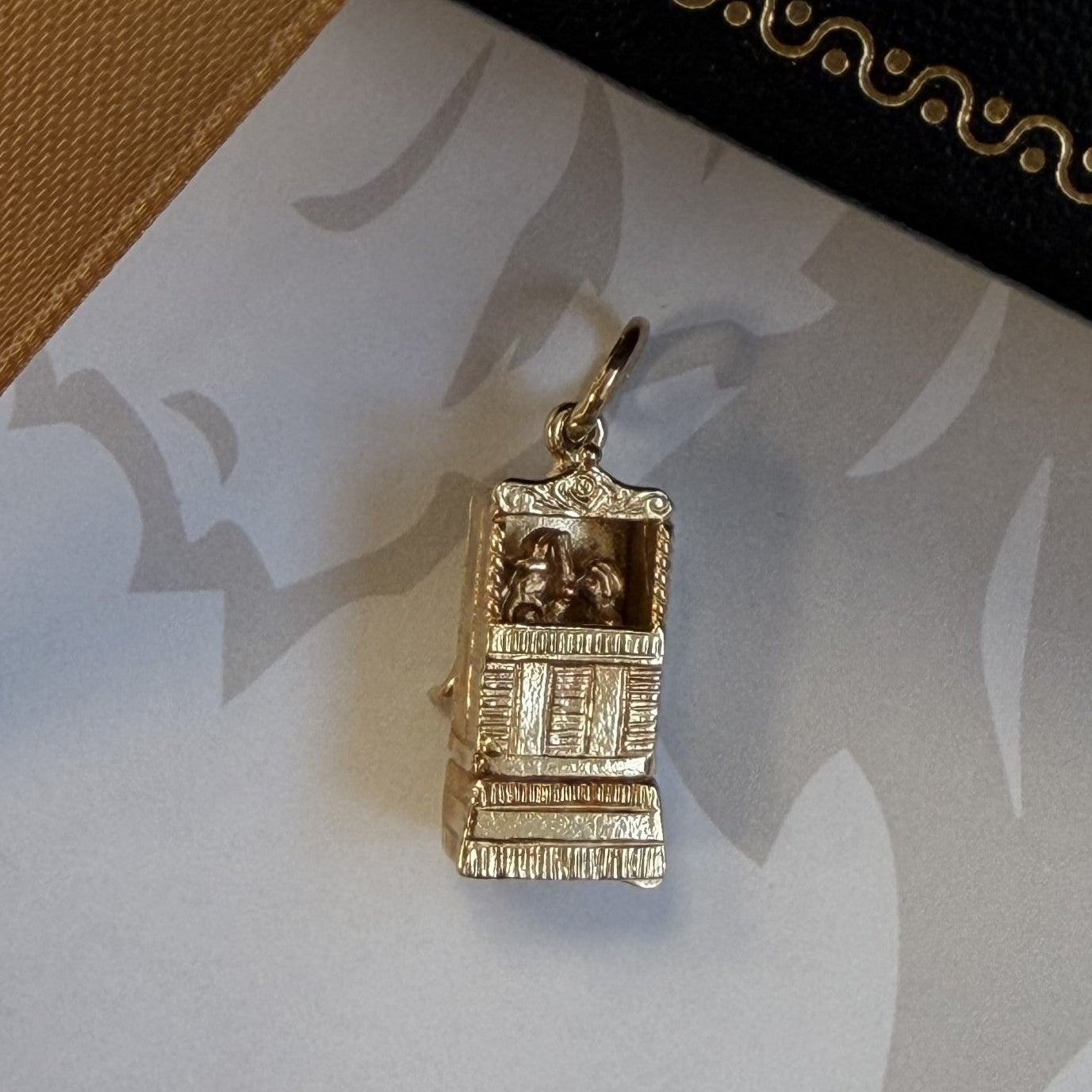 9ct Gold Moving Punch and Judy Pendant