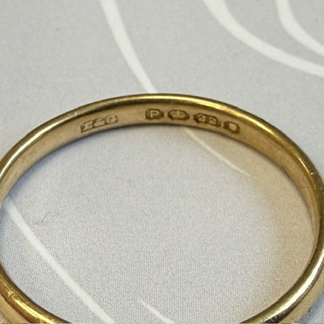 22ct Yellow Gold Wedding Ring 2.5mm Court