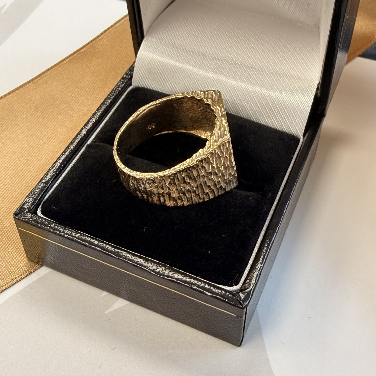 9ct Yellow Gold Bark-Effect Signet Ring
