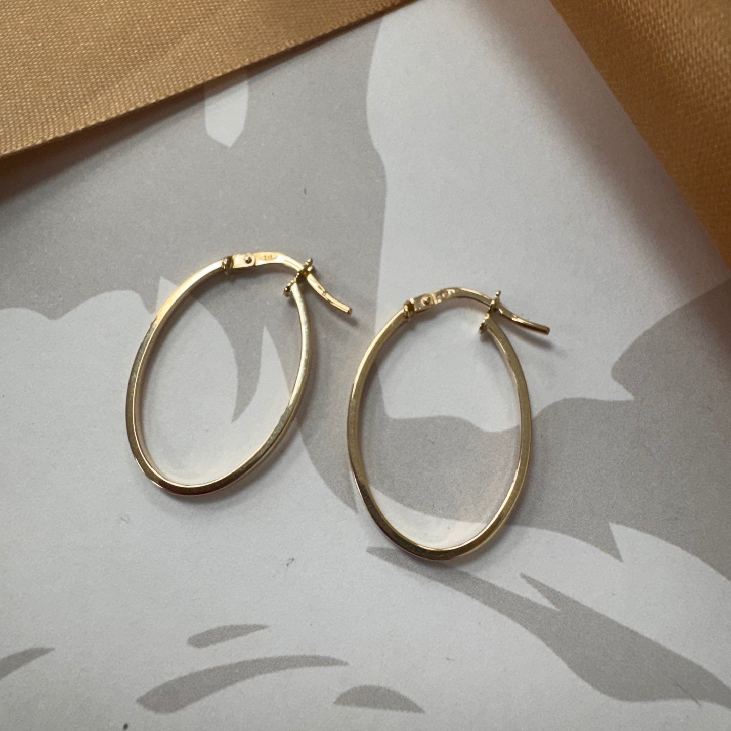 9ct Gold Lightweight Oval Hoop Earrings