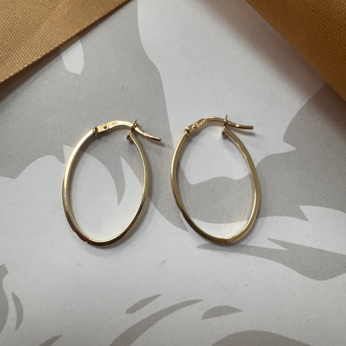 9ct Gold Lightweight Oval Hoop Earrings