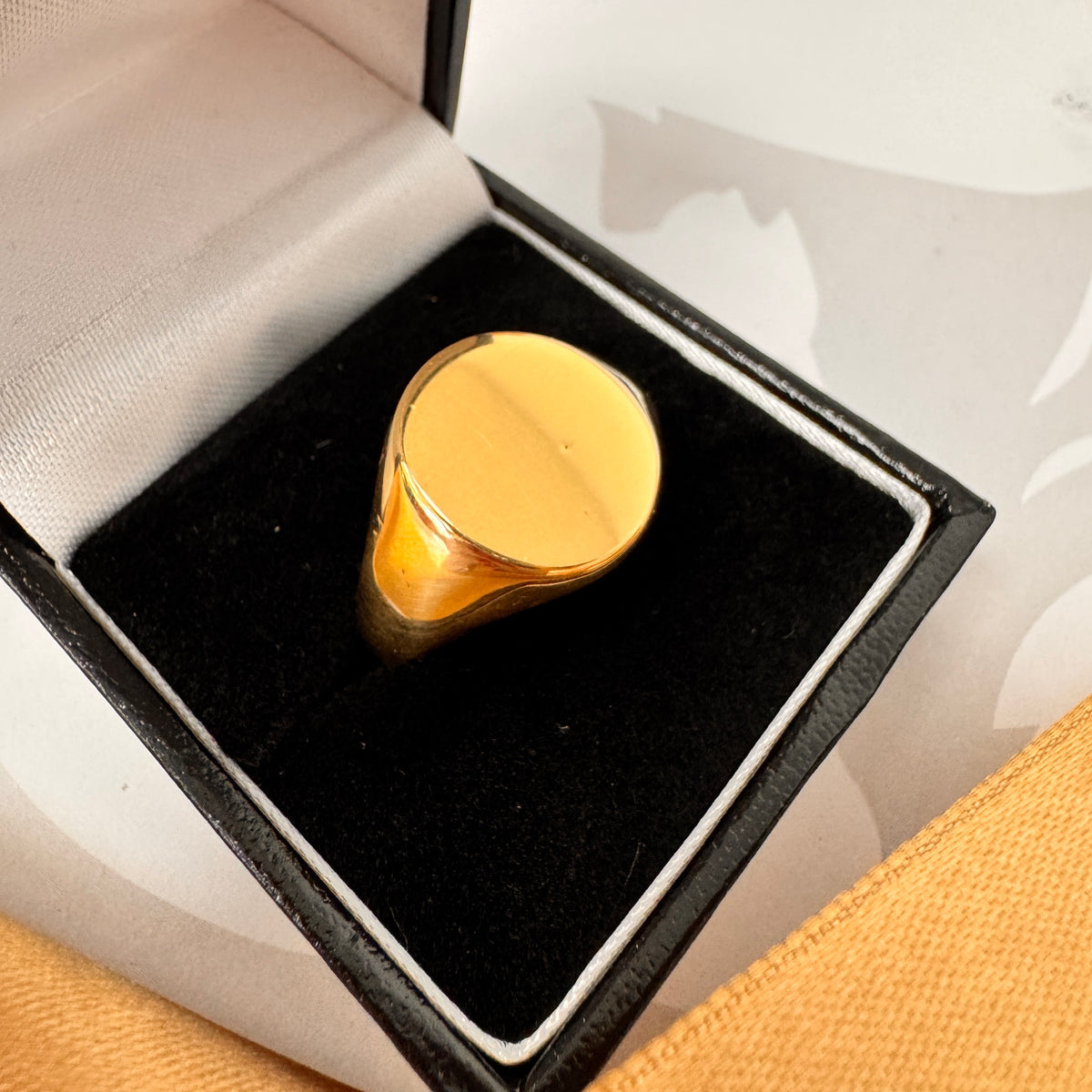 18ct Yellow Gold Solid Oval Signet Ring