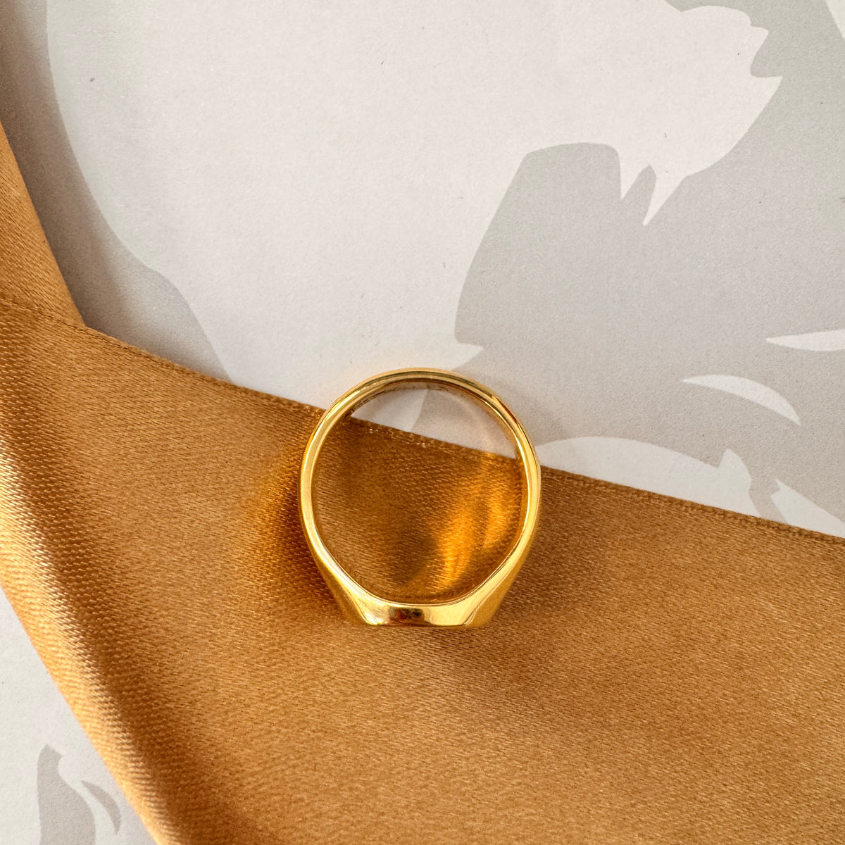 18ct Yellow Gold Solid Oval Signet Ring
