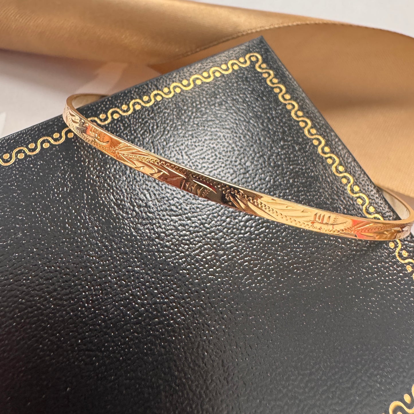 9ct Gold Detailed Engraved Bangle