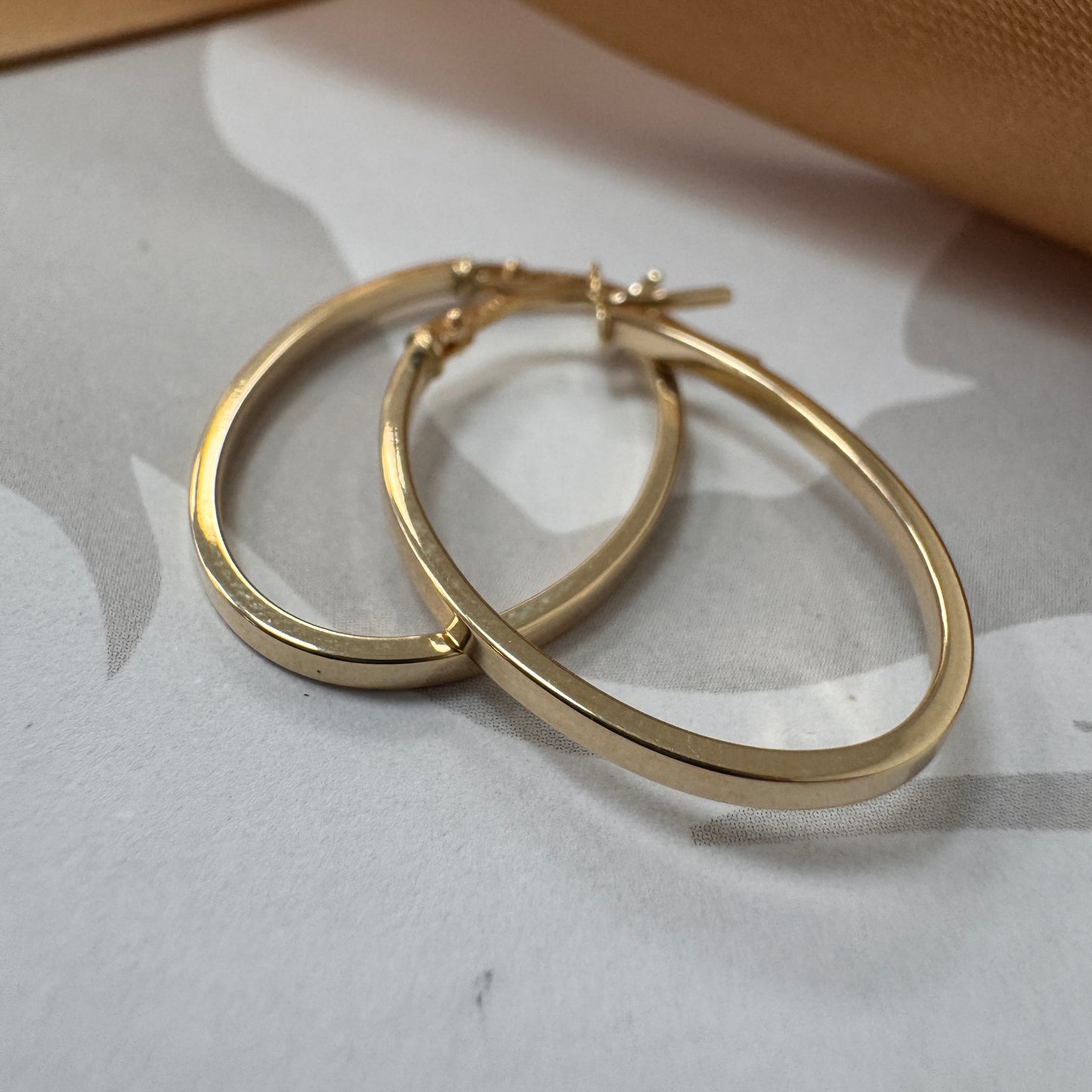 9ct Gold Lightweight Oval Hoop Earrings