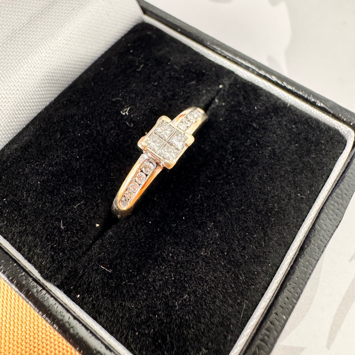 18ct White Gold Vintage-Style Illusion Diamond Ring