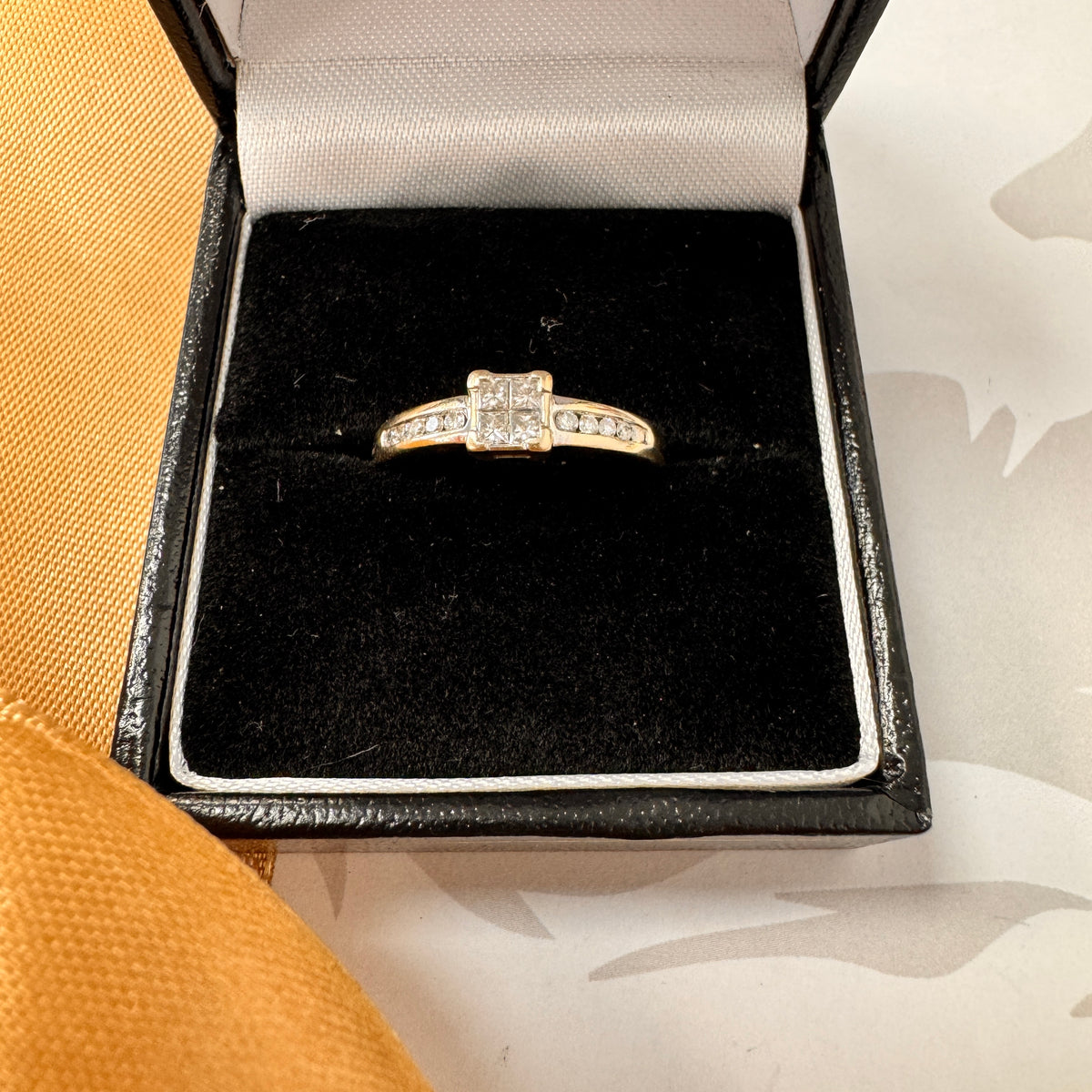 18ct White Gold Vintage-Style Illusion Diamond Ring