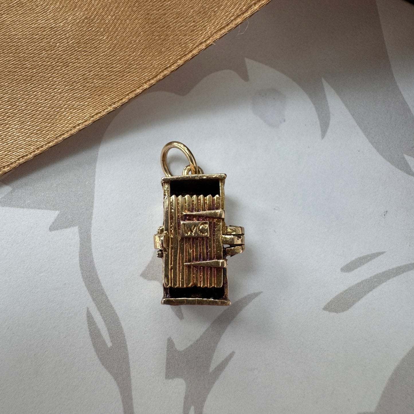 9ct Gold Opening Novelty Toilet Charm Pendant