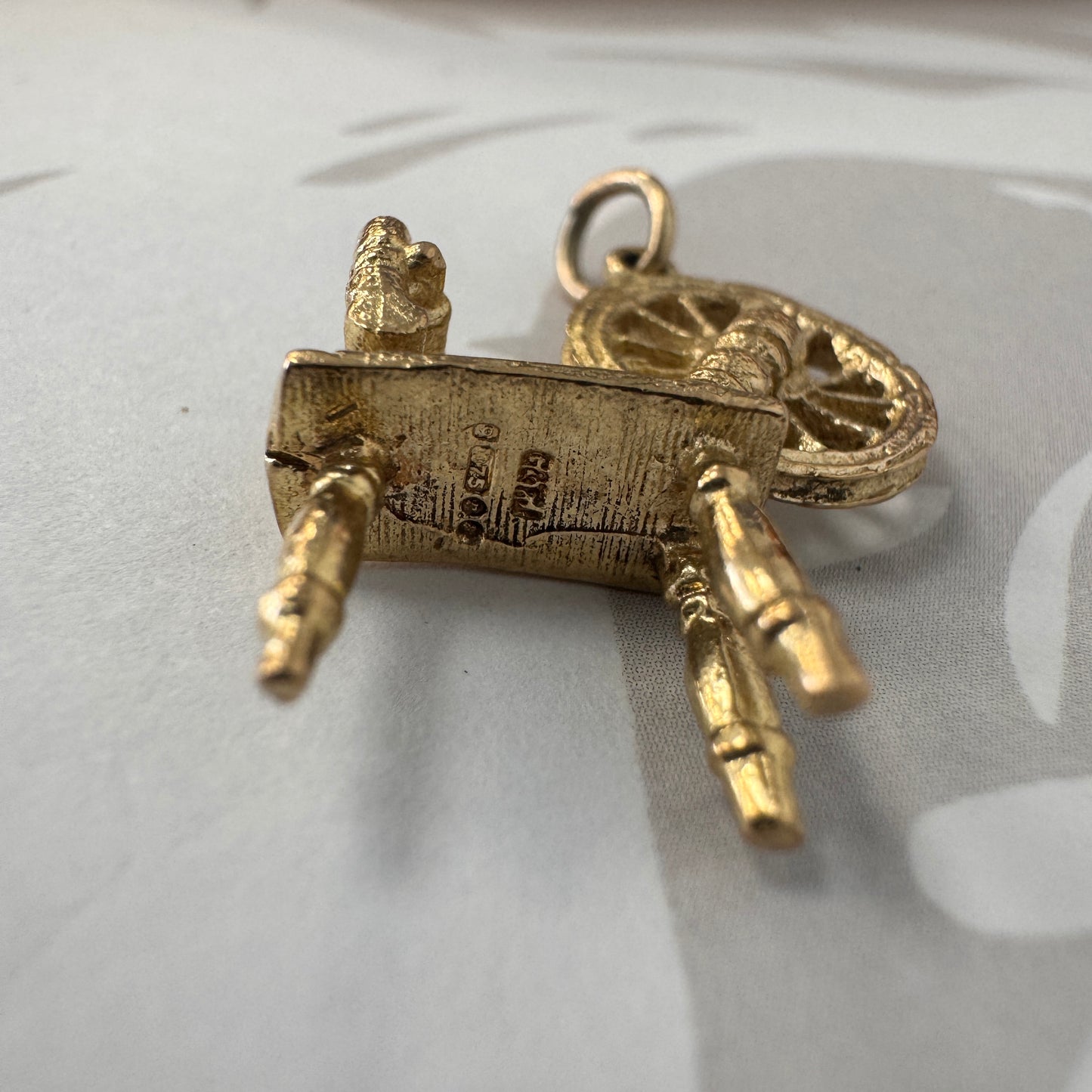 Vintage 9ct Gold Spinning Wheel Charm